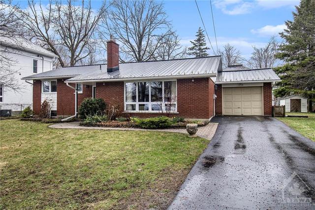 78 Albert St, House detached with 3 bedrooms, 2 bathrooms and 3 parking in North Dundas ON | Image 2