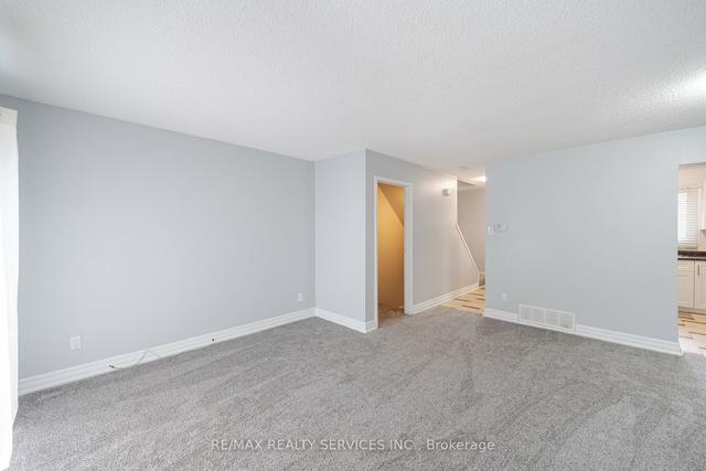 57 - 105 Hansen Rd N, Townhouse with 3 bedrooms, 2 bathrooms and 1 parking in Brampton ON | Image 8
