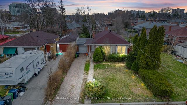 3 Dallyn Cres, House detached with 3 bedrooms, 4 bathrooms and 4 parking in Toronto ON | Image 1