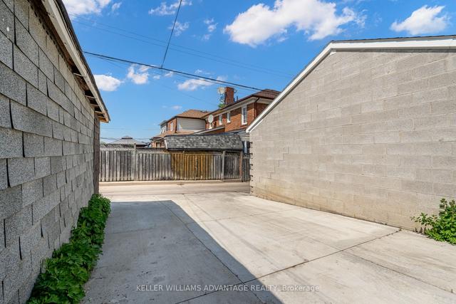 10 Innes Ave, House semidetached with 3 bedrooms, 3 bathrooms and 1 parking in Toronto ON | Image 28
