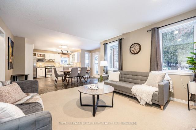 42 Peartree Cres, House detached with 3 bedrooms, 4 bathrooms and 6 parking in Guelph ON | Image 5