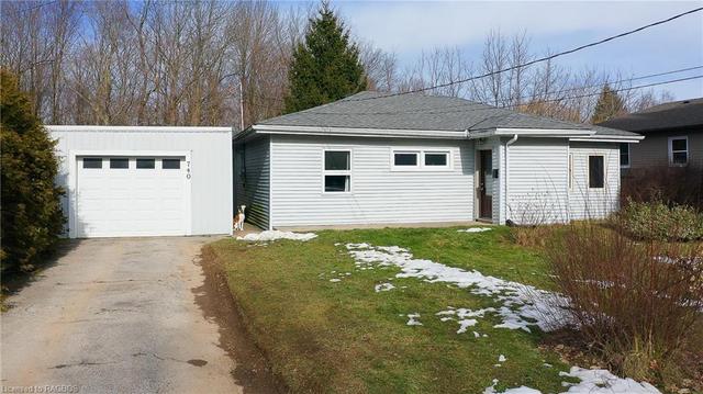 740 20th Street W, House detached with 2 bedrooms, 1 bathrooms and 4 parking in Owen Sound ON | Image 1