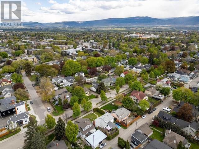 1820 Abbott St, House detached with 4 bedrooms, 2 bathrooms and 4 parking in Kelowna BC | Image 42