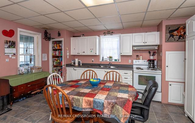 6308 Frog St N, House detached with 3 bedrooms, 2 bathrooms and 8 parking in Georgina ON | Image 3