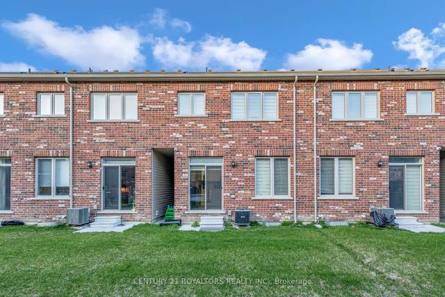 11 Bushwood Tr, House attached with 3 bedrooms, 3 bathrooms and 3 parking in Brampton ON | Image 22