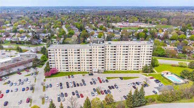 111 - 200 Jamieson Pky, House attached with 2 bedrooms, 1 bathrooms and 1 parking in Cambridge ON | Image 9