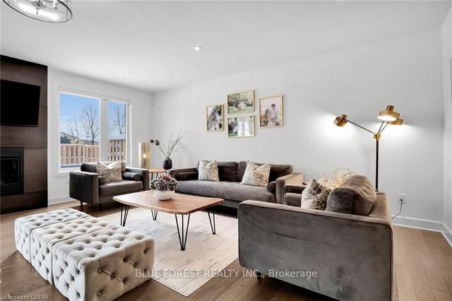4 - 499 Sophia Cres, Townhouse with 3 bedrooms, 4 bathrooms and 2 parking in London ON | Image 10