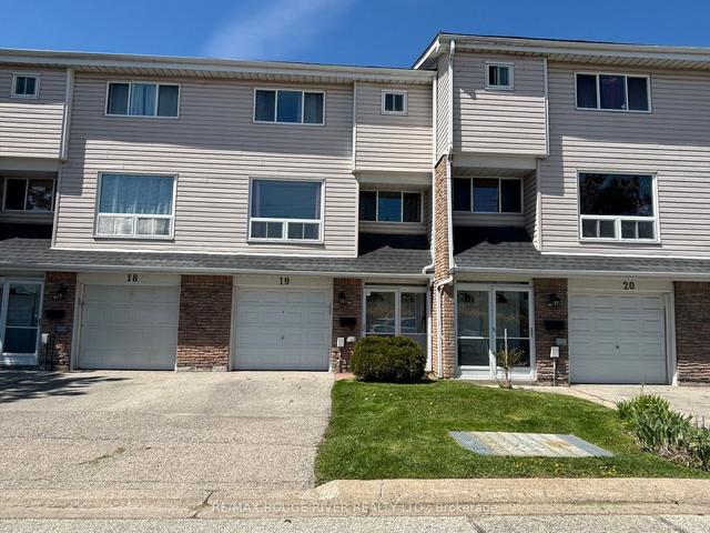 19 - 33 Celeste Dr, Townhouse with 3 bedrooms, 2 bathrooms and 2 parking in Toronto ON | Image 1
