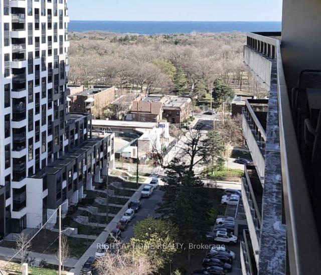 1605 - 100 Quebec Ave, Condo with 2 bedrooms, 2 bathrooms and 1 parking in Toronto ON | Image 1