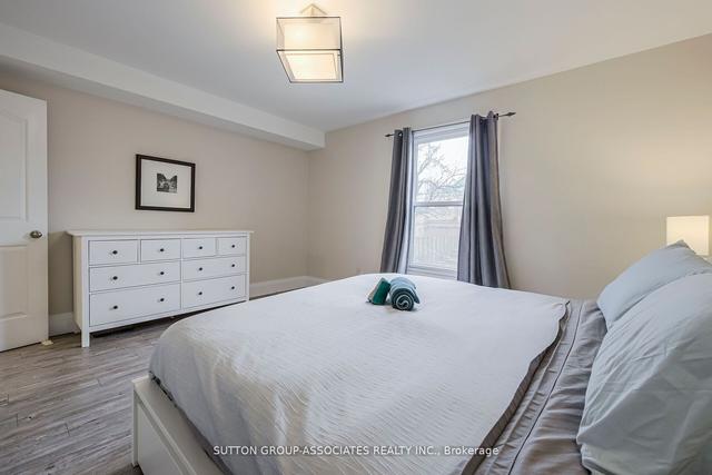 736 Crawford St, House detached with 4 bedrooms, 4 bathrooms and 2 parking in Toronto ON | Image 3