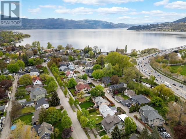 1820 Abbott St, House detached with 4 bedrooms, 2 bathrooms and 4 parking in Kelowna BC | Image 38