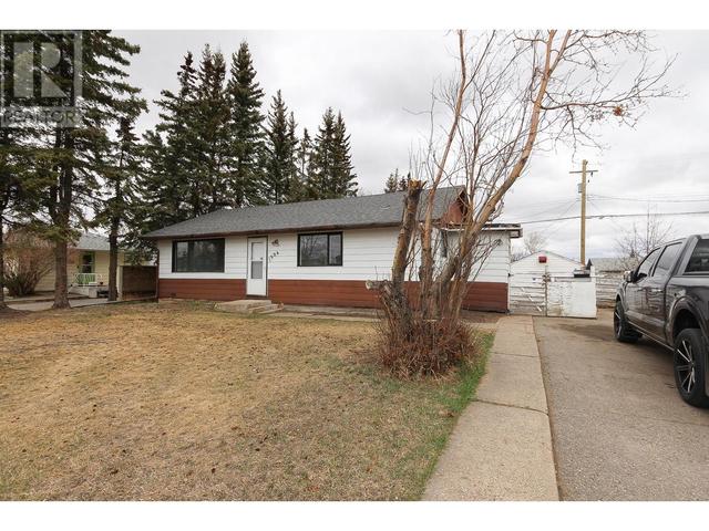 1504 116 Ave, House detached with 3 bedrooms, 1 bathrooms and null parking in Dawson Creek BC | Image 1
