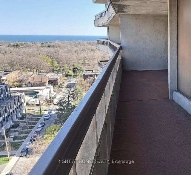1605 - 100 Quebec Ave, Condo with 2 bedrooms, 2 bathrooms and 1 parking in Toronto ON | Image 4