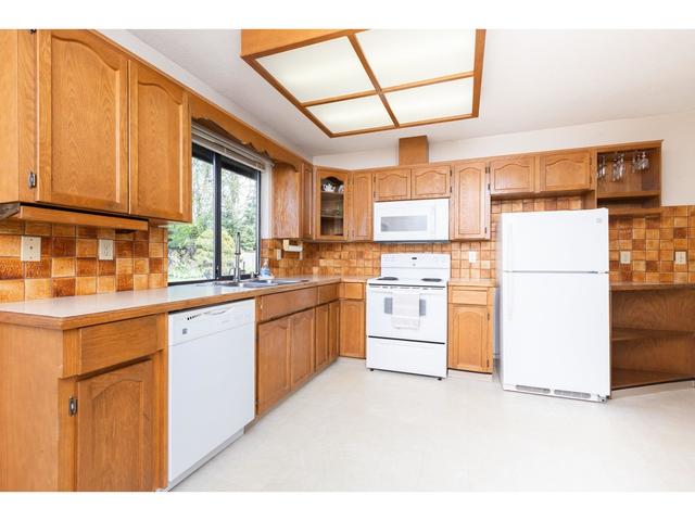 14205 18th Avenue, House detached with 3 bedrooms, 2 bathrooms and 2 parking in Surrey BC | Image 13