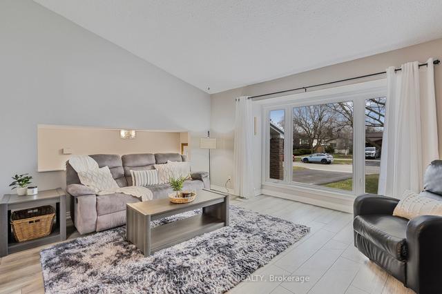 325 Kingsview Dr, House detached with 4 bedrooms, 3 bathrooms and 8 parking in Caledon ON | Image 4