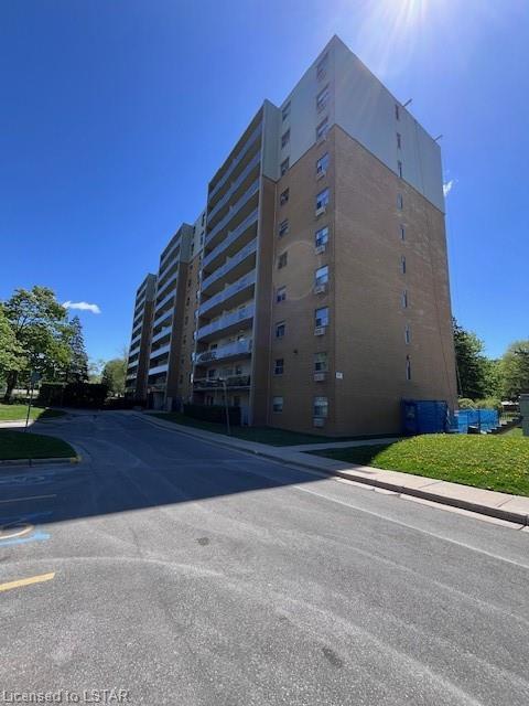 908 - 931 Wonderland Rd S, House attached with 1 bedrooms, 1 bathrooms and 1 parking in London ON | Image 1