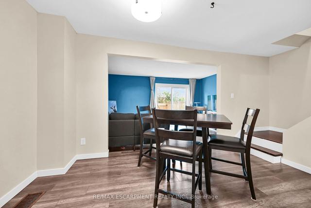 N - 25 Bryna Ave, Townhouse with 3 bedrooms, 2 bathrooms and 1 parking in Hamilton ON | Image 2