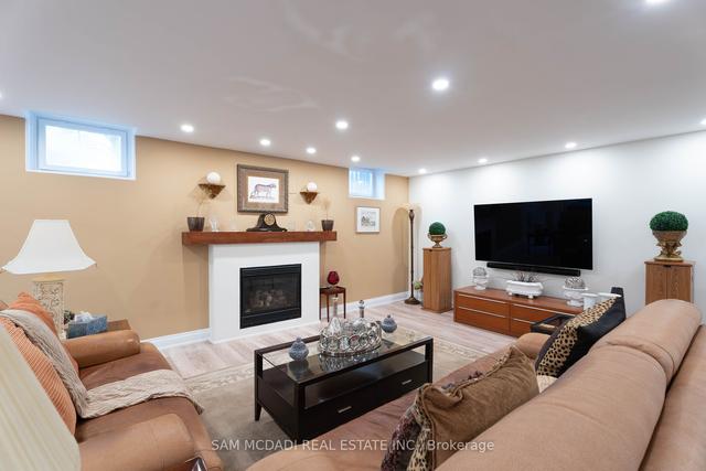 203 Burloak Dr, House detached with 4 bedrooms, 5 bathrooms and 8 parking in Oakville ON | Image 27