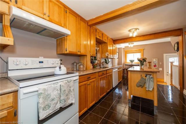 470 15th Street W, House detached with 3 bedrooms, 2 bathrooms and 3 parking in Owen Sound ON | Image 2