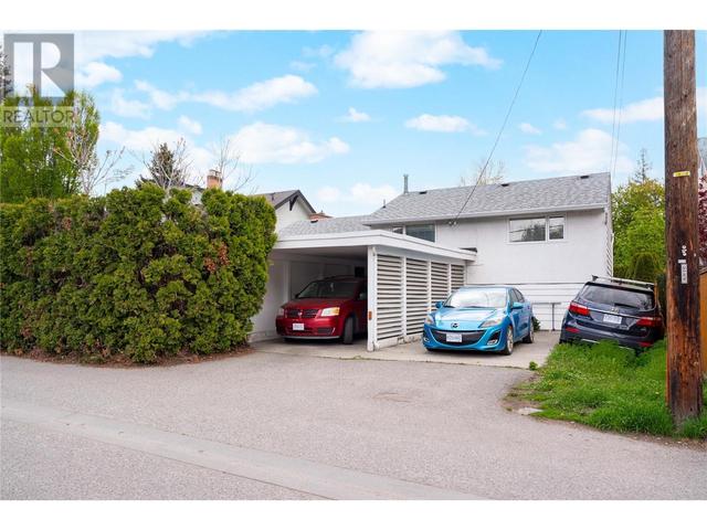 1820 Abbott St, House detached with 4 bedrooms, 2 bathrooms and 4 parking in Kelowna BC | Image 28