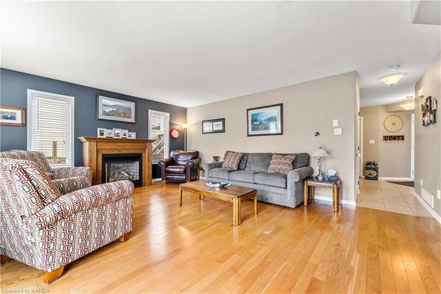 1342 Grace Avenue, House detached with 4 bedrooms, 2 bathrooms and 6 parking in Kingston ON | Image 2