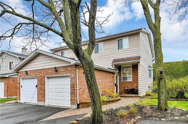 25 Sturbridge Private, Townhouse with 3 bedrooms, 2 bathrooms and 3 parking in Ottawa ON | Image 1