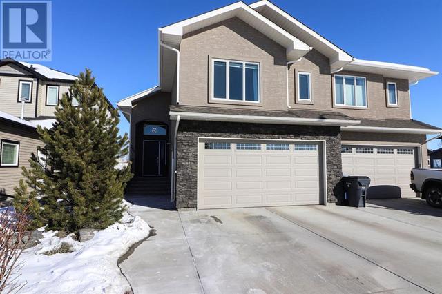 390 Somerside Cres Se, House semidetached with 3 bedrooms, 2 bathrooms and 3 parking in Medicine Hat AB | Image 1