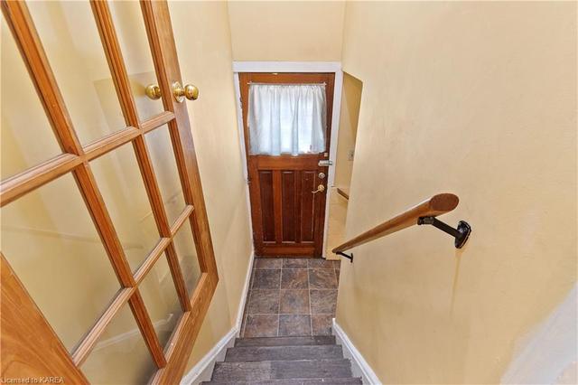 208 Concession St, House detached with 2 bedrooms, 1 bathrooms and 2 parking in Kingston ON | Image 16