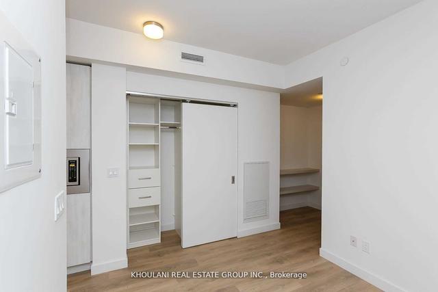 2310 - 215 Queen St W, Condo with 1 bedrooms, 1 bathrooms and 0 parking in Toronto ON | Image 3