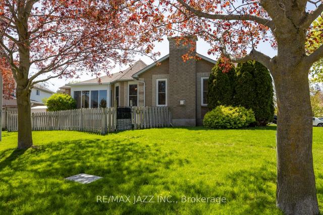 95 Mcfeeters Cres, House detached with 2 bedrooms, 3 bathrooms and 3 parking in Clarington ON | Image 21