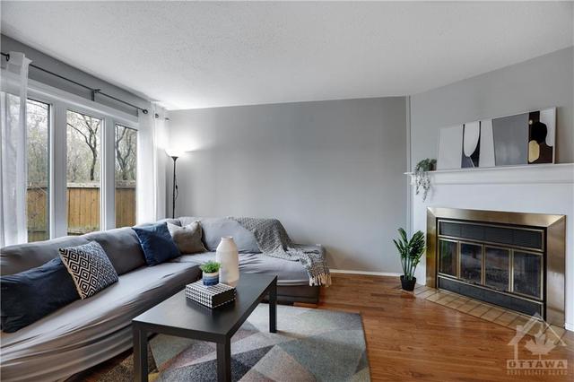 33 Forestlane Private, Townhouse with 3 bedrooms, 2 bathrooms and 2 parking in Ottawa ON | Image 9