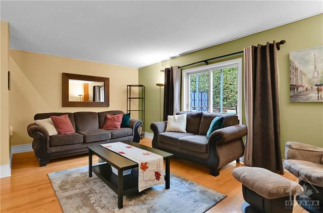 25 Sturbridge Private, Townhouse with 3 bedrooms, 2 bathrooms and 3 parking in Ottawa ON | Image 14