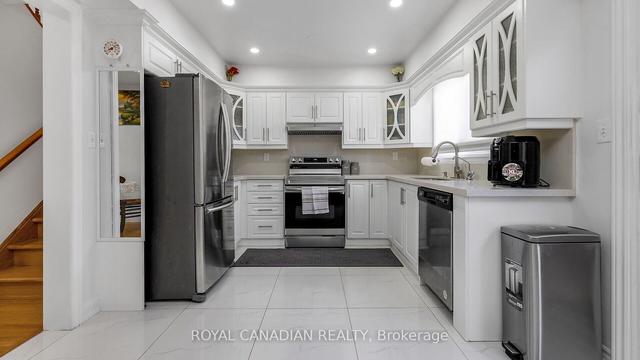 9 Field Sparrow Rd, House semidetached with 3 bedrooms, 3 bathrooms and 5 parking in Brampton ON | Image 6