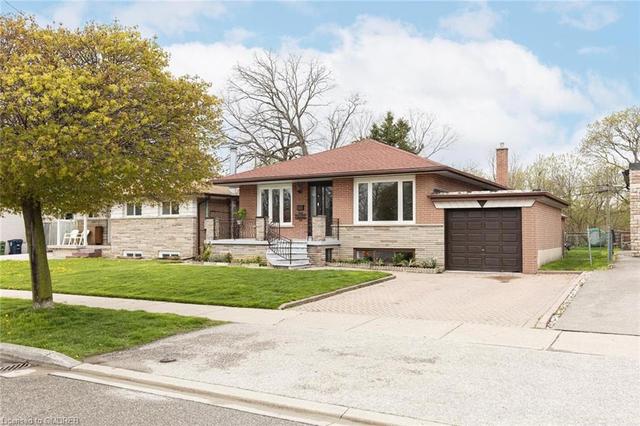 253 Thistledown Boulevard, House detached with 4 bedrooms, 2 bathrooms and 5 parking in Toronto ON | Image 23