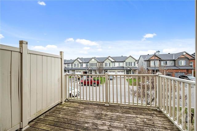 124 Sunshine Cres, Townhouse with 3 bedrooms, 2 bathrooms and 2 parking in Ottawa ON | Image 12