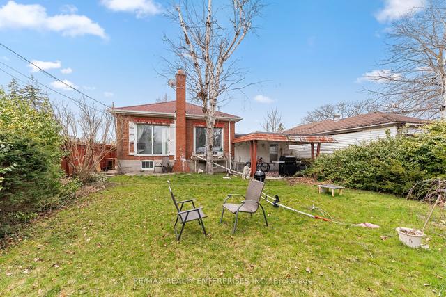 3 Dallyn Cres, House detached with 3 bedrooms, 4 bathrooms and 4 parking in Toronto ON | Image 22