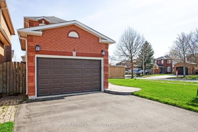 1 Ireland St, House attached with 3 bedrooms, 3 bathrooms and 3 parking in Clarington ON | Image 23