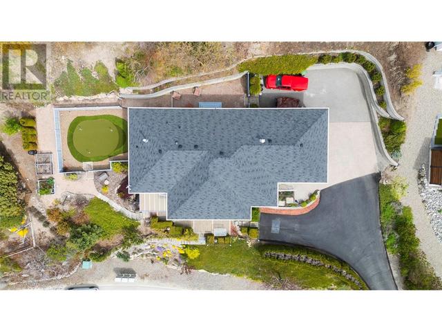 5202 Sutherland Rd, House detached with 4 bedrooms, 3 bathrooms and 5 parking in Peachland BC | Image 3