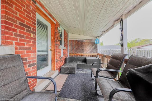9 Beard Pl, House semidetached with 4 bedrooms, 2 bathrooms and 1 parking in St. Catharines ON | Image 9