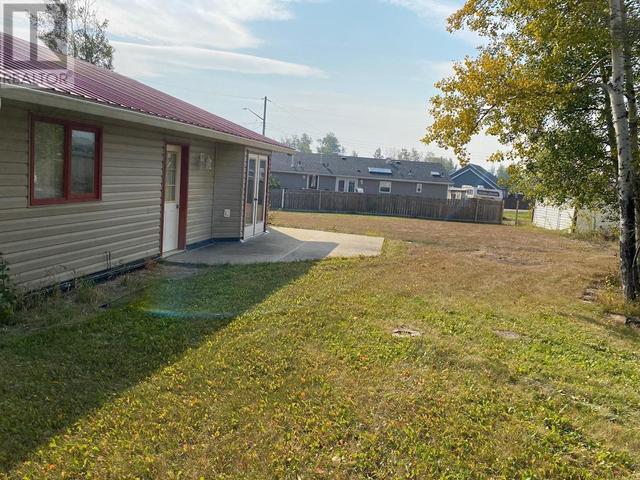 5422 49 Street, House detached with 2 bedrooms, 1 bathrooms and 1 parking in Pouce Coupe BC | Image 16