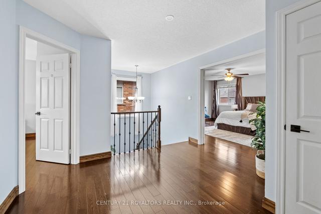 1123 Woodward Ave, House detached with 4 bedrooms, 4 bathrooms and 4 parking in Milton ON | Image 11