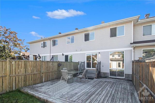 1553 Duplante Ave, Townhouse with 3 bedrooms, 2 bathrooms and 2 parking in Ottawa ON | Image 25