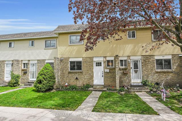 N - 25 Bryna Ave, Townhouse with 3 bedrooms, 2 bathrooms and 1 parking in Hamilton ON | Image 1
