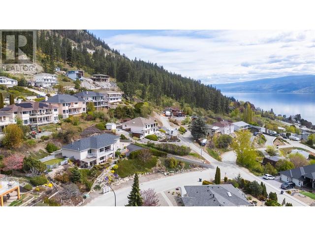5202 Sutherland Rd, House detached with 4 bedrooms, 3 bathrooms and 5 parking in Peachland BC | Image 9