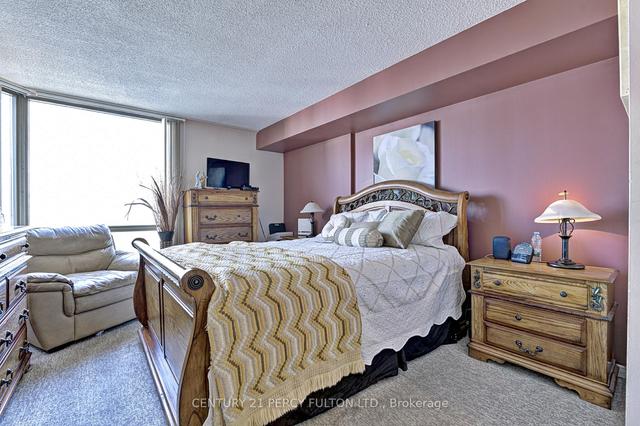 1005 - 25 Fairview Rd W, Condo with 2 bedrooms, 2 bathrooms and 1 parking in Mississauga ON | Image 4