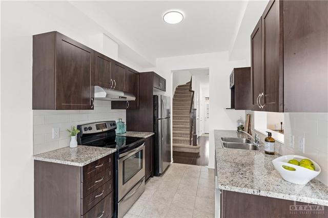 123 Laramie Crescent, Townhouse with 3 bedrooms, 3 bathrooms and 3 parking in Ottawa ON | Image 7