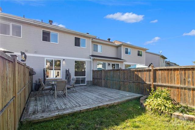 1553 Duplante Ave, Townhouse with 3 bedrooms, 2 bathrooms and 2 parking in Ottawa ON | Image 21