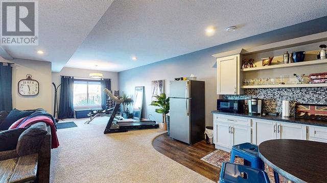 390 Somerside Cres Se, House semidetached with 3 bedrooms, 2 bathrooms and 3 parking in Medicine Hat AB | Image 34