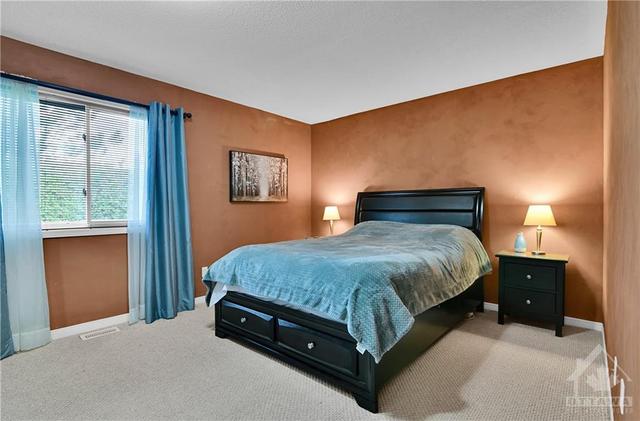 25 Sturbridge Private, Townhouse with 3 bedrooms, 2 bathrooms and 3 parking in Ottawa ON | Image 20