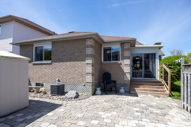 95 Mcfeeters Cres, House detached with 2 bedrooms, 3 bathrooms and 3 parking in Clarington ON | Image 19